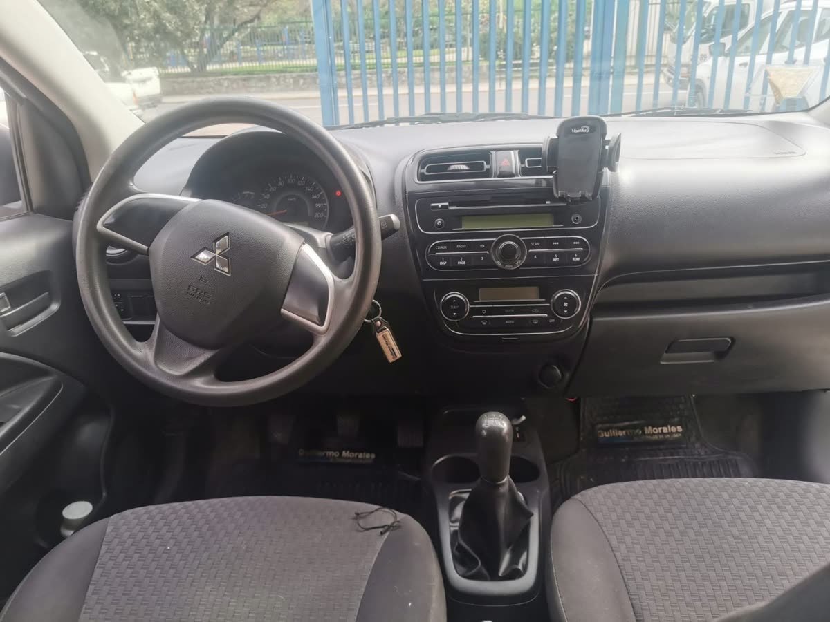 Interior del auto de práctica