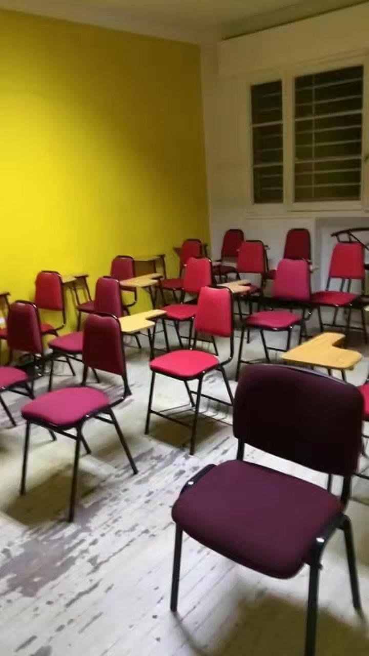 Alumnos en la sala de clases